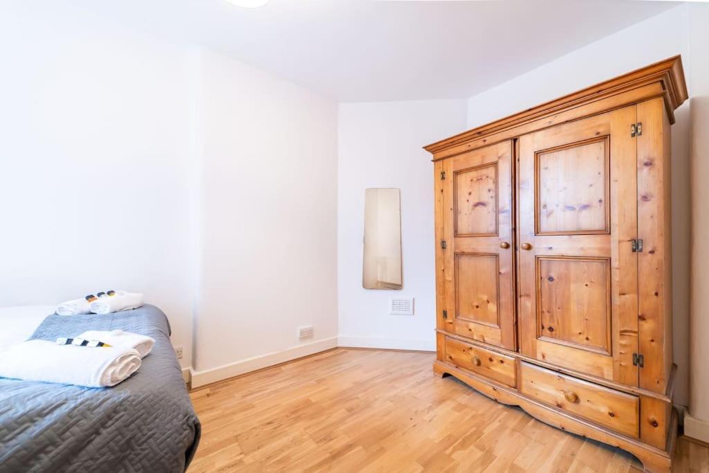 Beautiful One Bedroom Flat In Tavistock Place Лондон Экстерьер фото